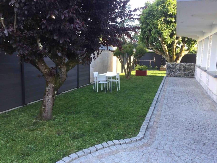 Apartment Dans *